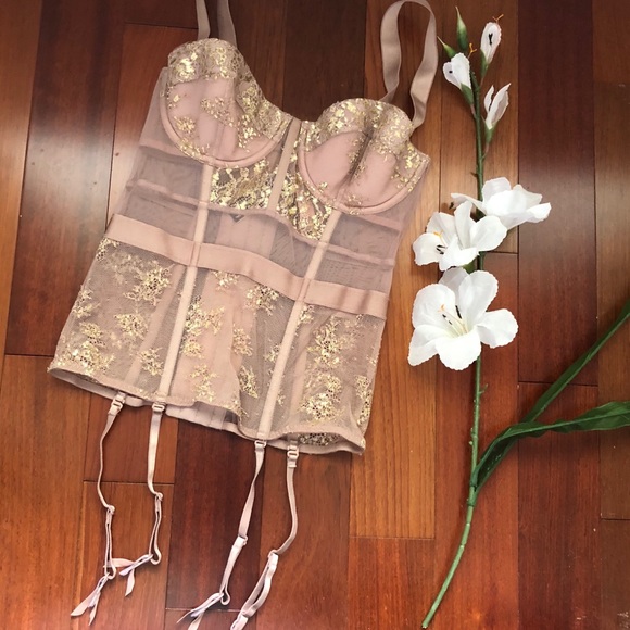 Victoria's Secret Other - MAKE OFFERS! VS CORSET ✨